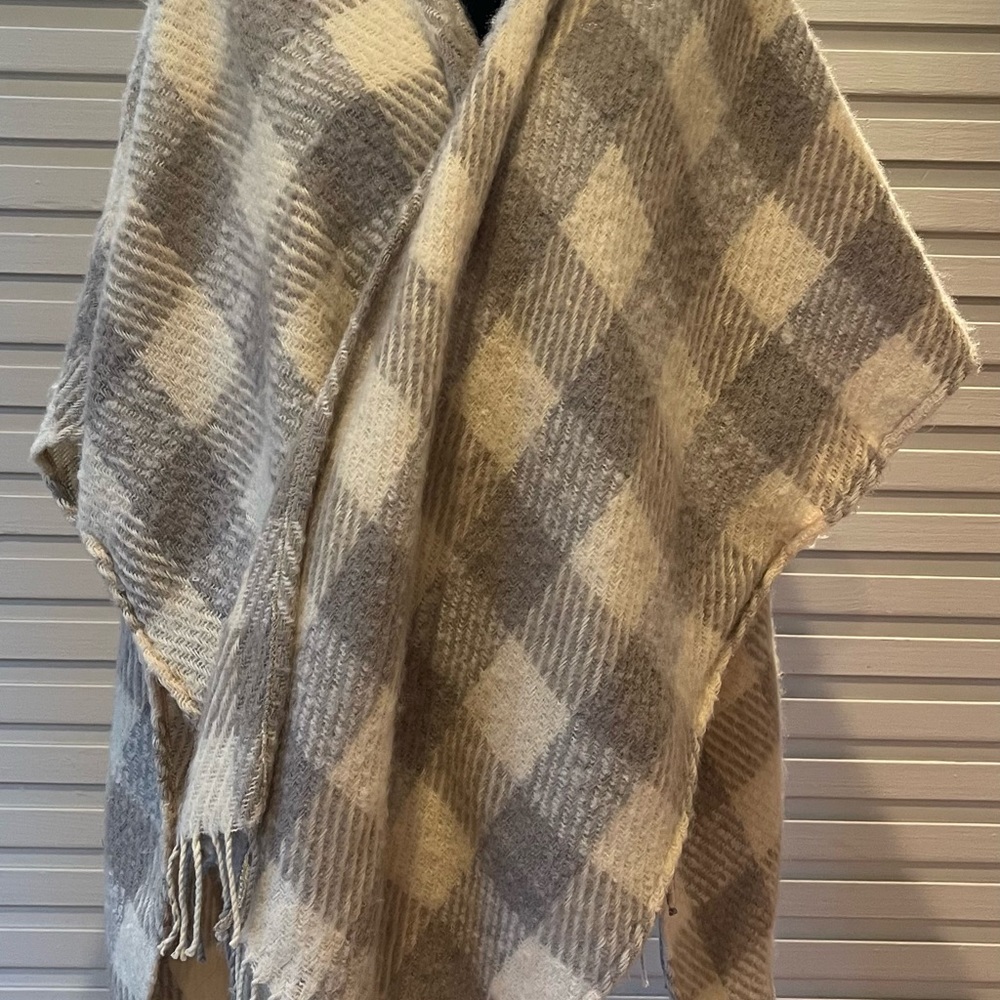 NWT Tan and Gray Lauren Conrad Fringe Knit Cape Poncho One Size - Picture 2 of 12